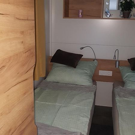 Mobile Home Pearl Of Murter Jezera Esterno foto