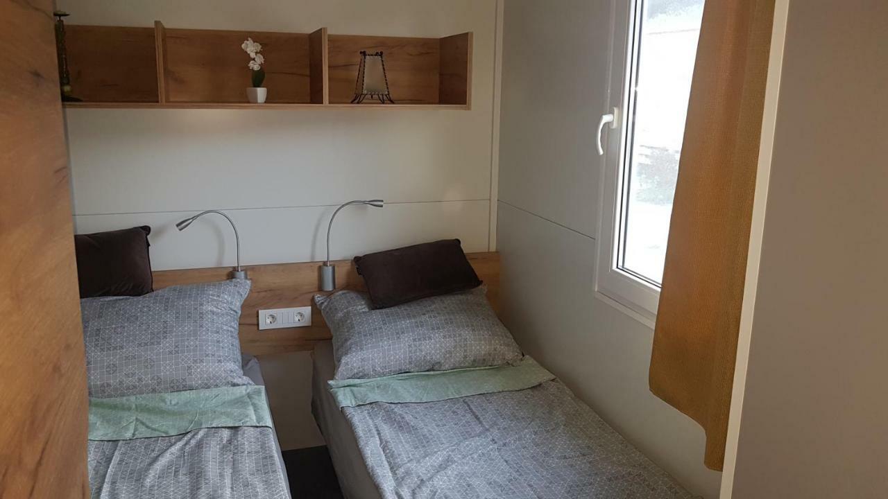 Mobile Home Pearl Of Murter Jezera Esterno foto